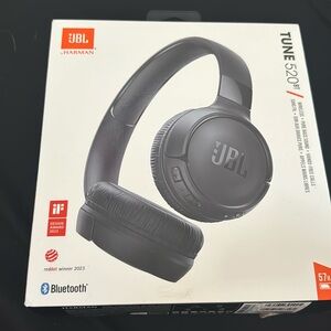 JBL Tune 520 wireless headphones with charger